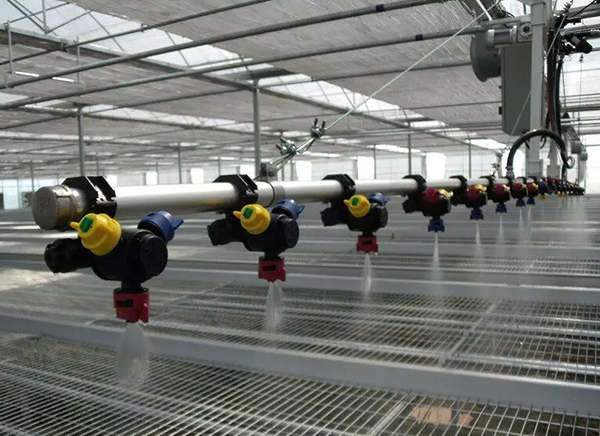 什么是温室自动喷灌机？它在农业大棚中又可以起到什么作用？